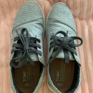 Toms gym shoes